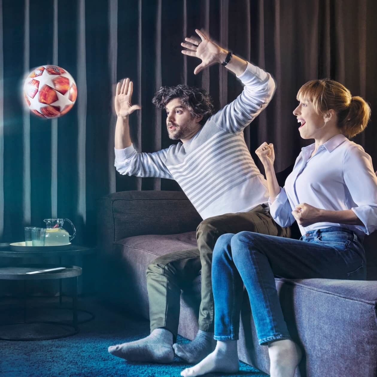 Die Teleclub Zuschauer im Mittelpunkt von dramatischen TV-Spots und Print-Sujets.