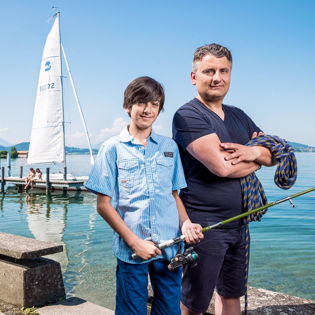 Vater und Sohn am Zugersee verkörpern Markenpersönlichkeit der Zuger Kantonalbank.